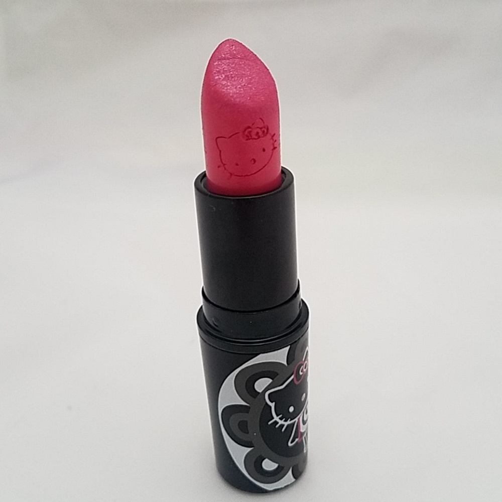 Strayin' lipstick MAC Hello Kitty